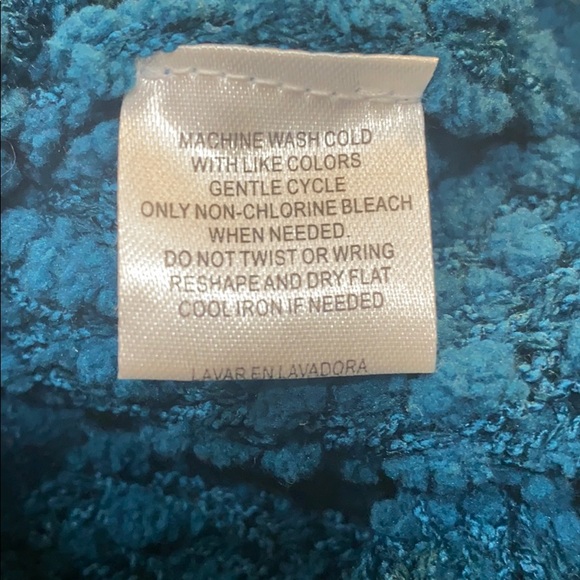 V-Neck Pullover, High-Low Style - Picture 5 of 6